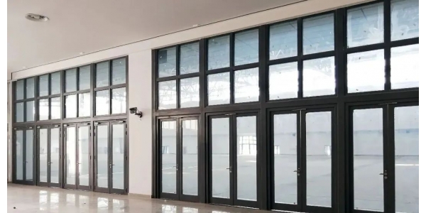 株洲采购防火门丨钢质玻璃防火门与传统门有哪些区别？